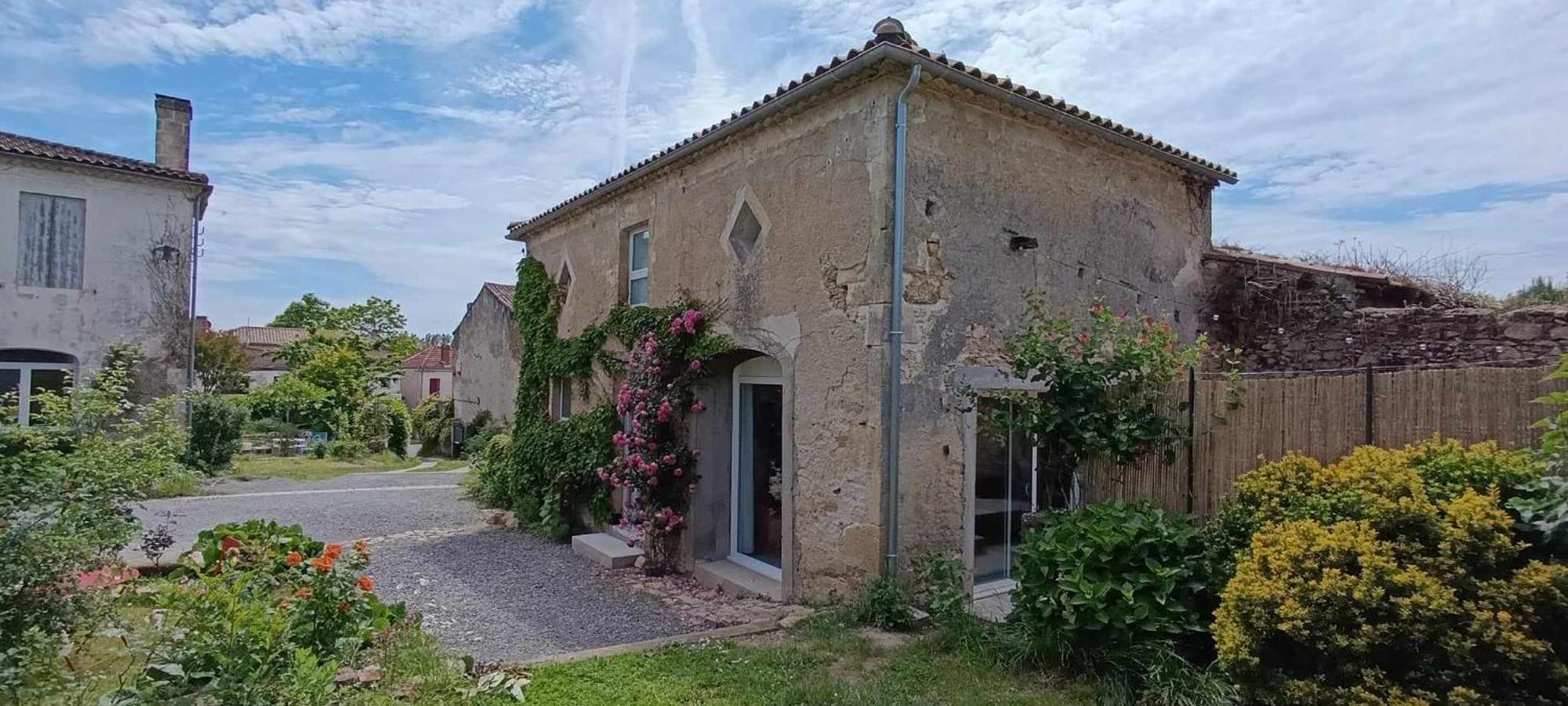 Maison Irondas Saint-Pierre-d'Aurillac Екстериор снимка
