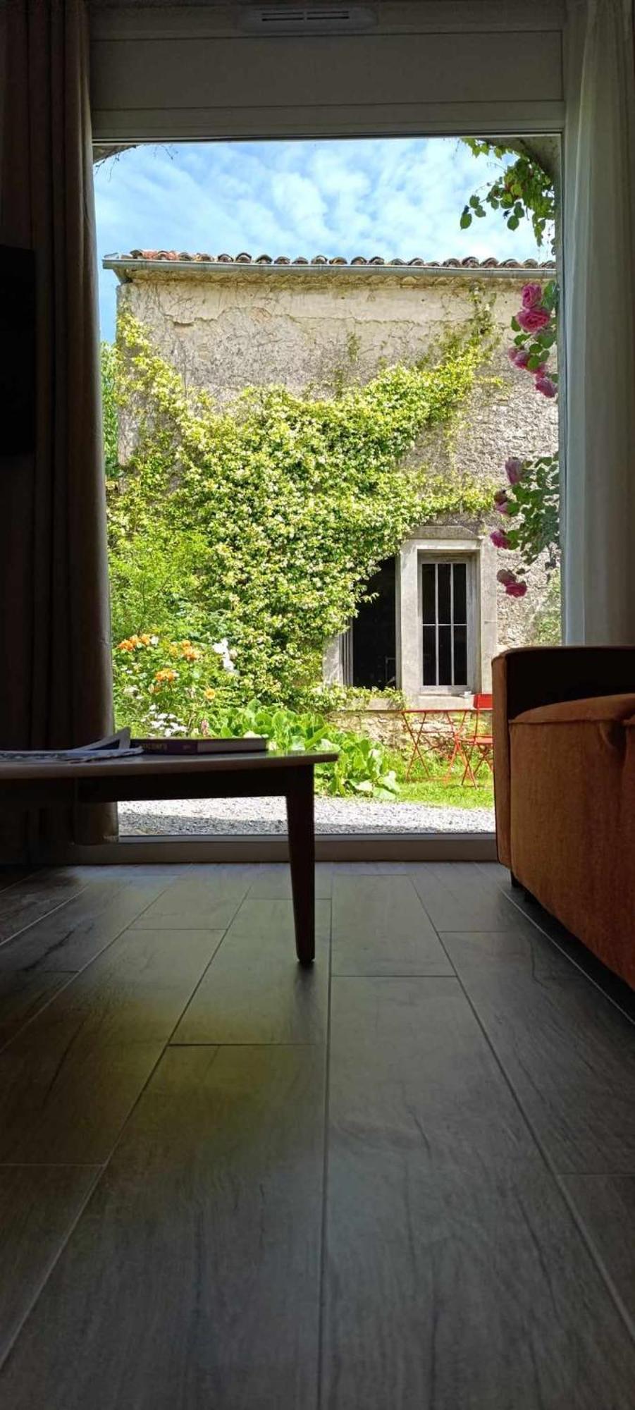 Maison Irondas Saint-Pierre-d'Aurillac Екстериор снимка