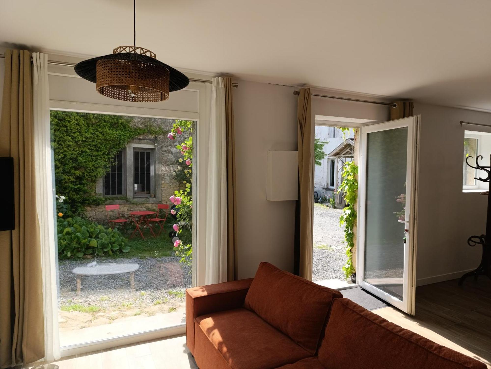 Maison Irondas Saint-Pierre-d'Aurillac Екстериор снимка
