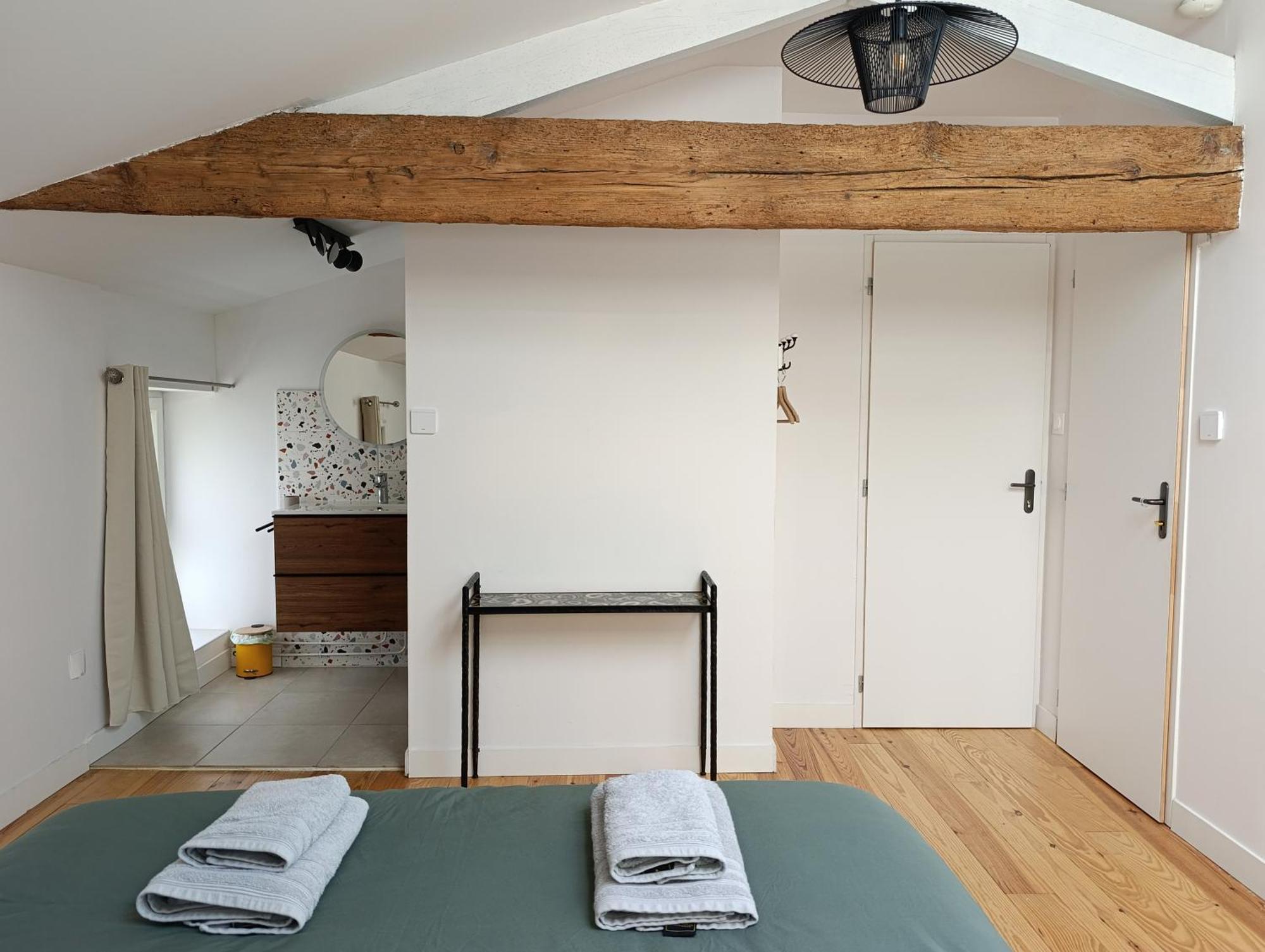 Maison Irondas Saint-Pierre-d'Aurillac Екстериор снимка