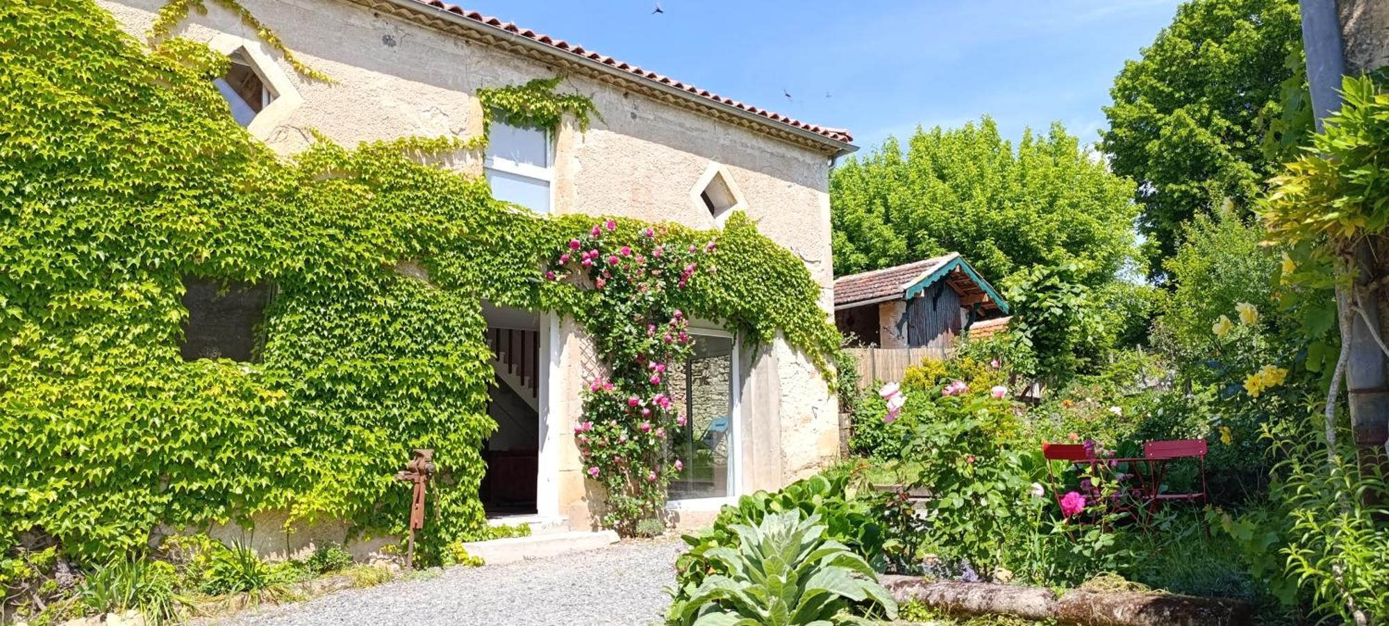 Maison Irondas Saint-Pierre-d'Aurillac Екстериор снимка